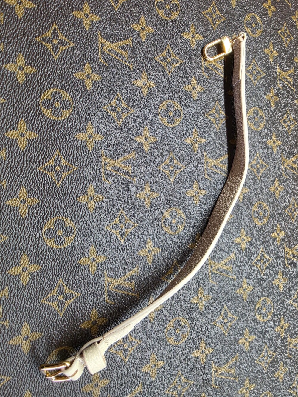 Louis Vuitton Cream Leather Shoulder Strap Extender with Gold Hardware